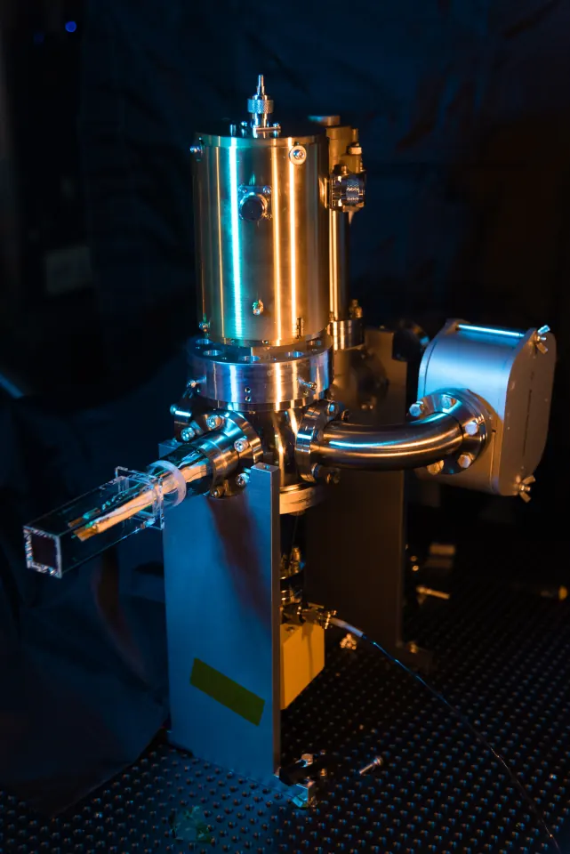 The glass-cell trap integrated with its vacuum hardware.