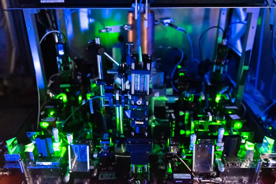 Optical control and imaging around the operating trap.